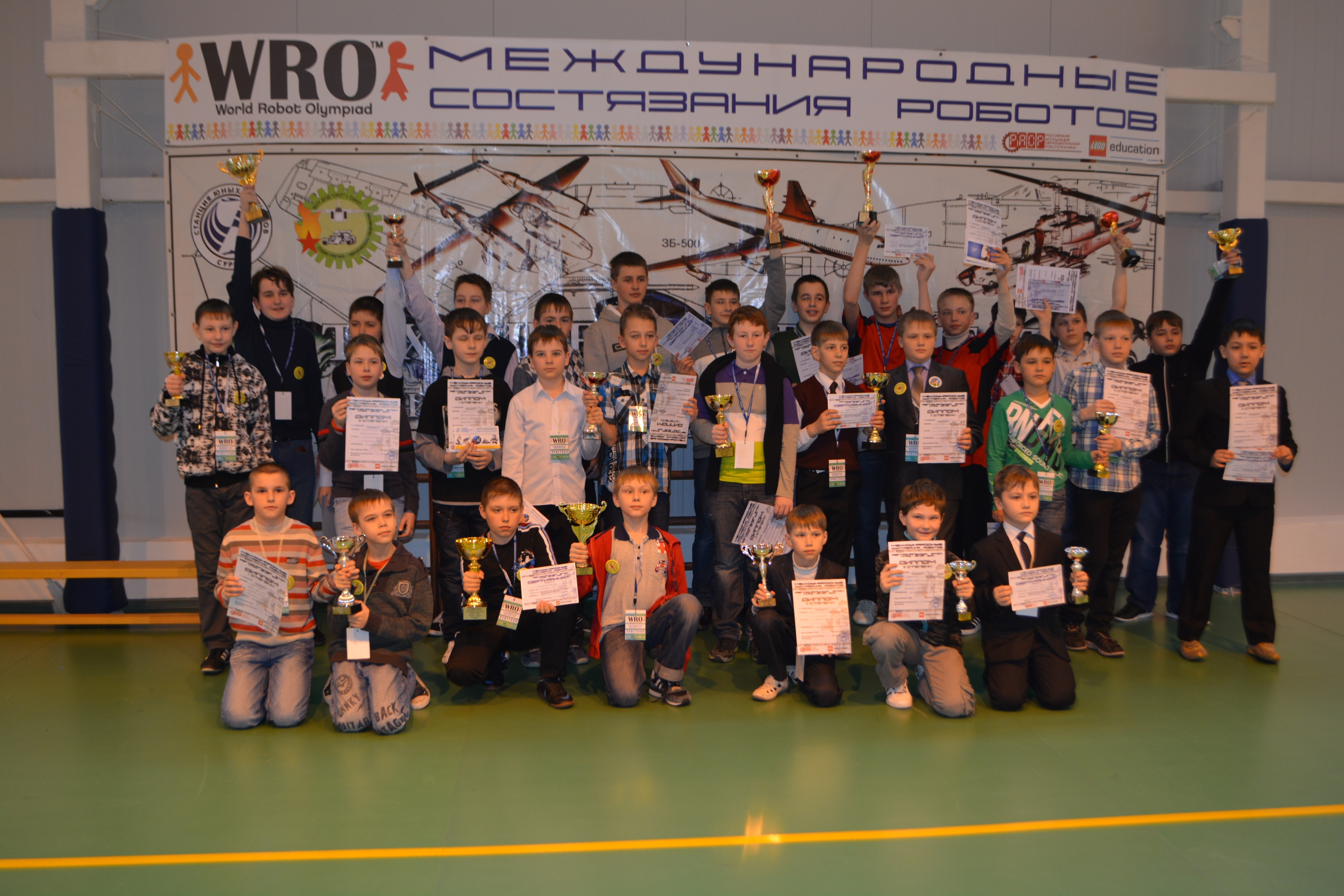 Победители соревнований по робототехнике 2014.JPG