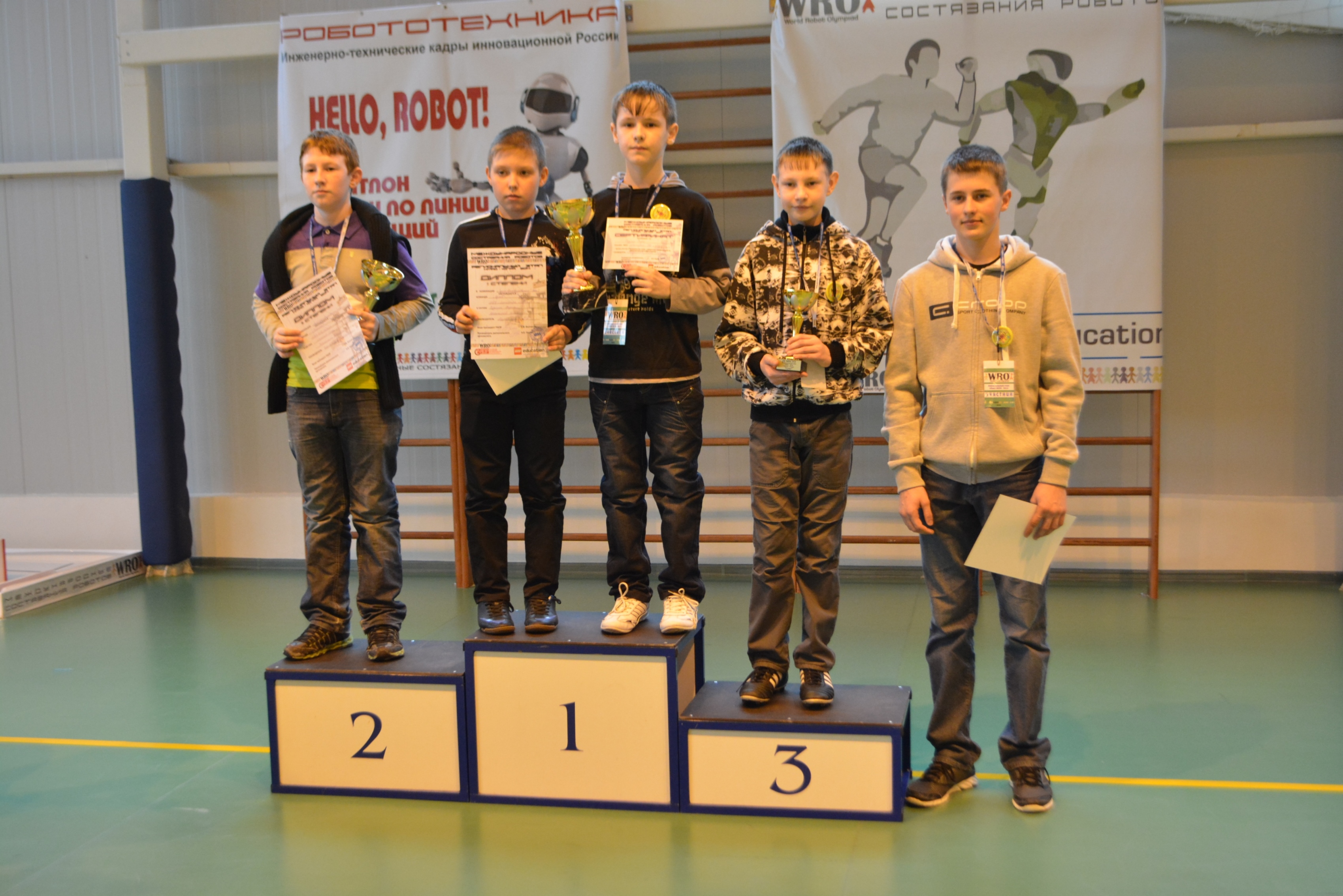 Победители соревнований по робототехнике 2014-2.JPG