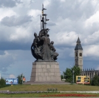 Памятник основателям города.jpg