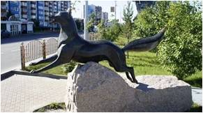 Памятник Черному Лису - официальному символу города Сургут