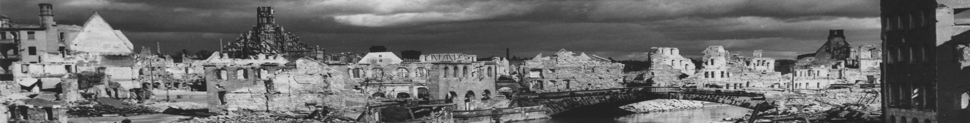 2 khaldei yevgeny nuremberg ruins 1945-8957.jpg