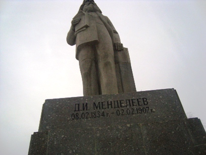 Памятник Д.И. Менделееву в Тобольске.jpg